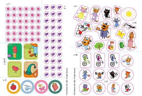 Trois chats. Des divertissements merveilleux. Amis pour toujours.